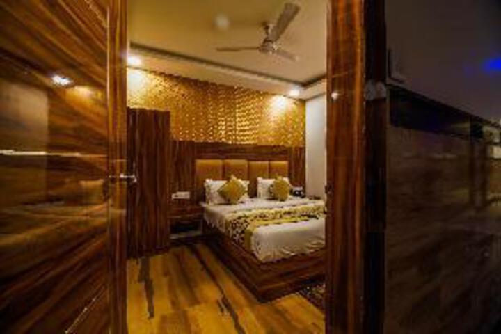 Room 20 of 53