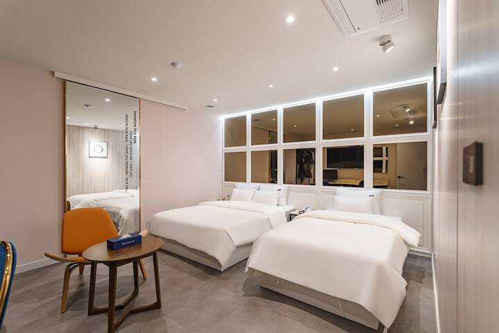 Room 4 of 26