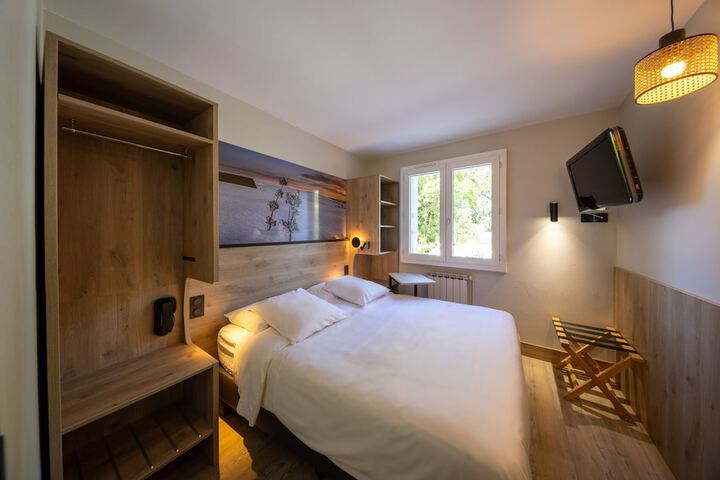 Room 2 of 32