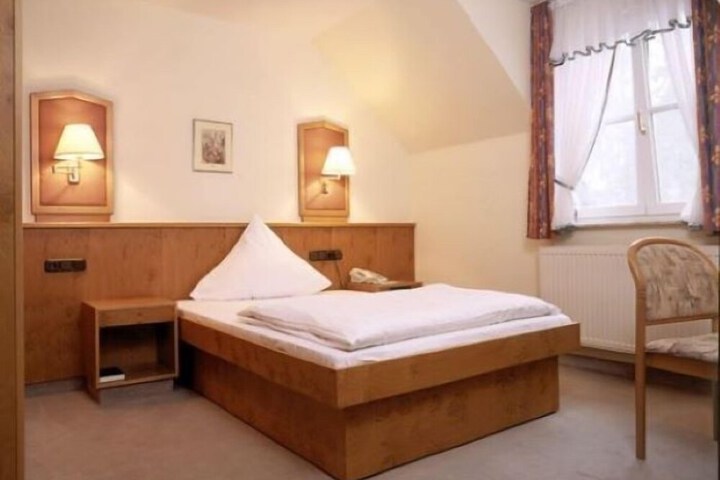 Room 2 of 21