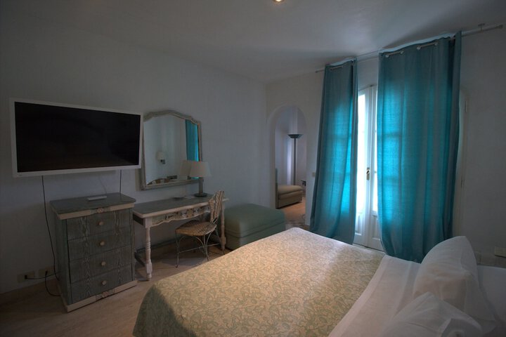 Room 8 of 32