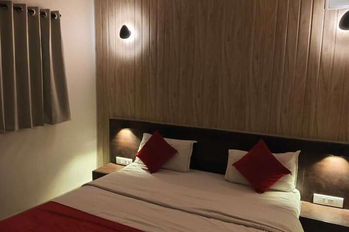 Room 5 of 13