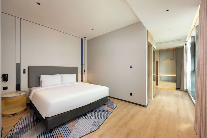 Room 11 of 30