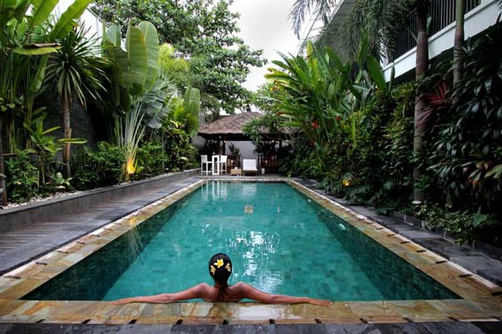 Pools & Facilities