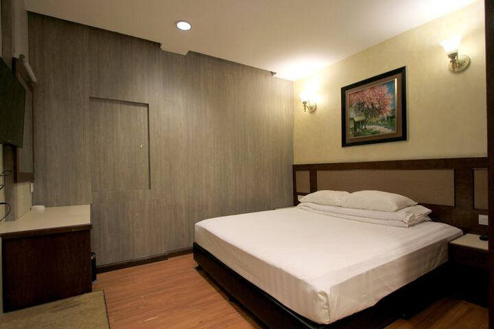 Room 25 of 53