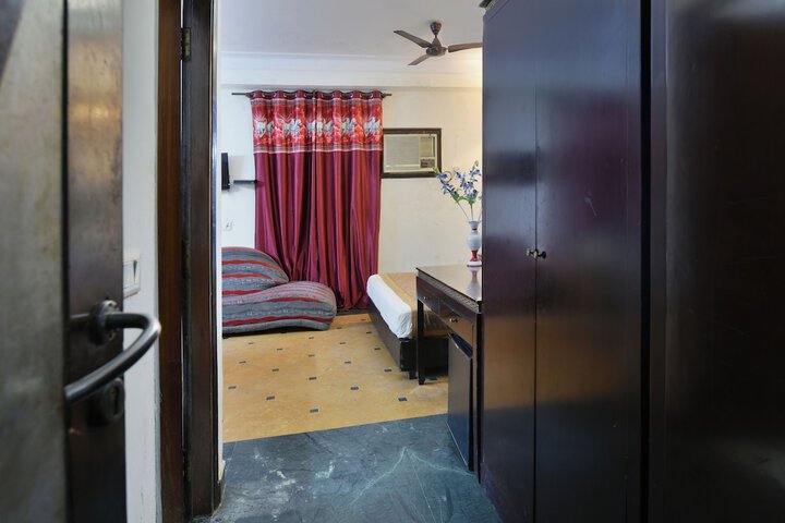 Room 3 of 7