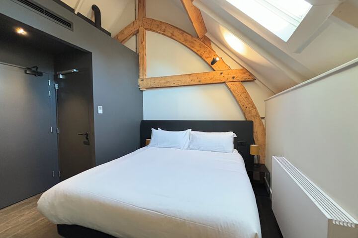 Room 25 of 62