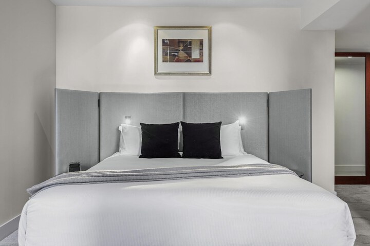 Room 25 of 142