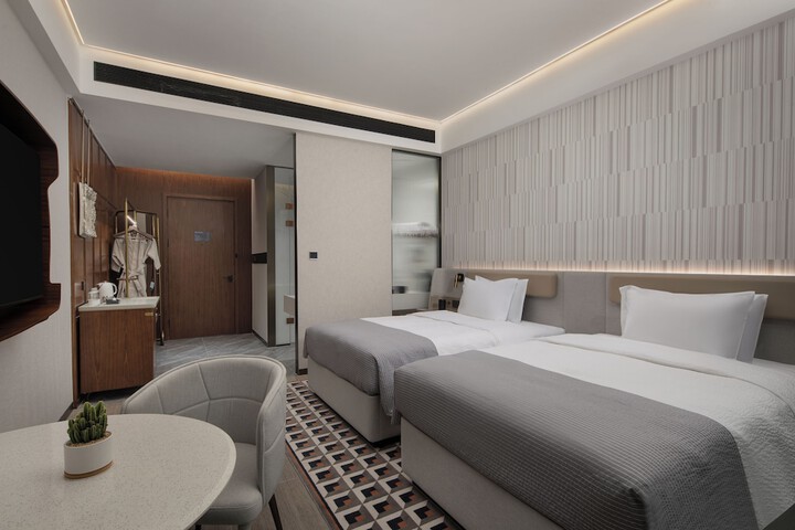 Room 6 of 43