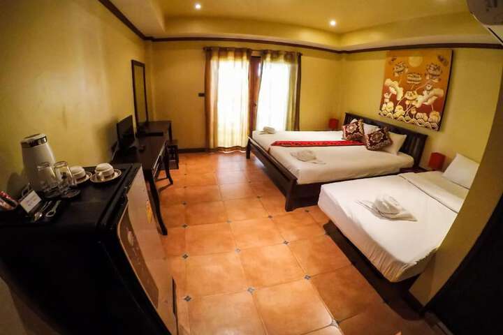 Room 6 of 14