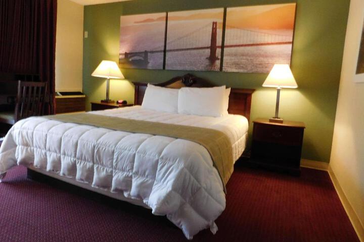 1 King Bed (3 of 31)