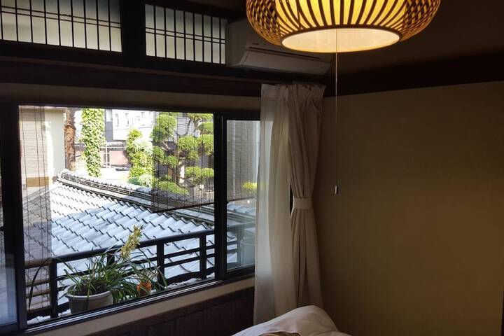 Room 6 of 50