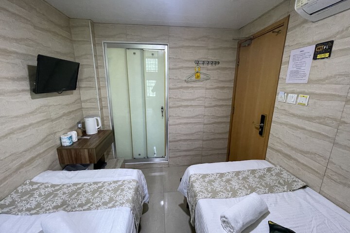 Room 122 of 195