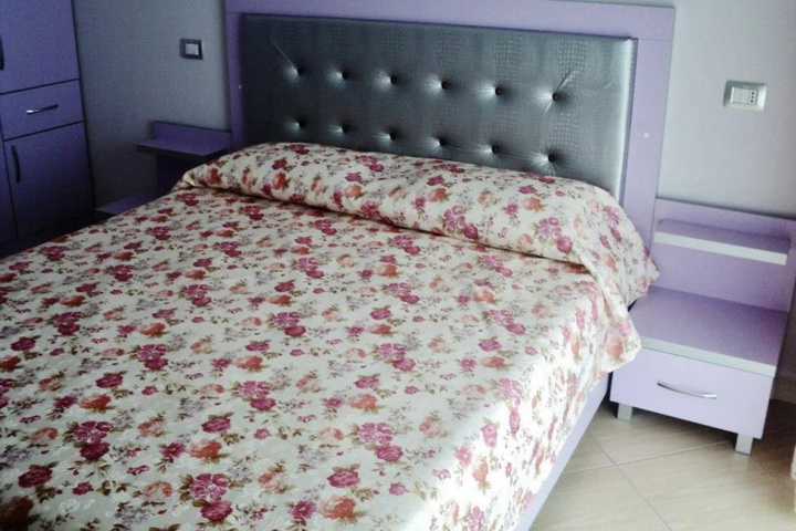 Room 2 of 28