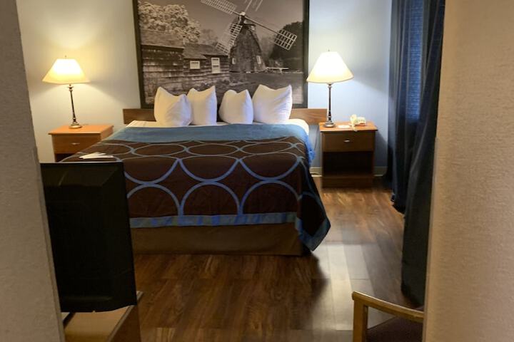 Room 3 of 21
