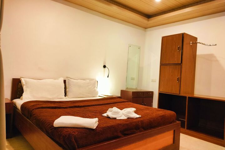 Room 12 of 20