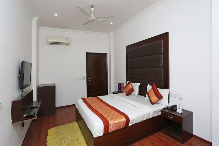 Room 9 of 19