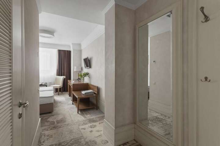 Room 16 of 70