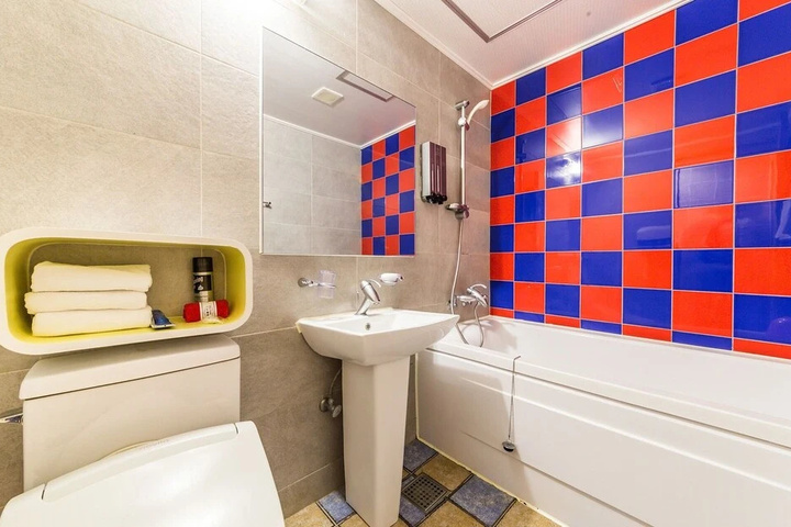 Room 33 of 42