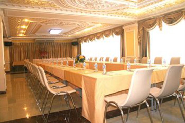 Business Center 7 of 55