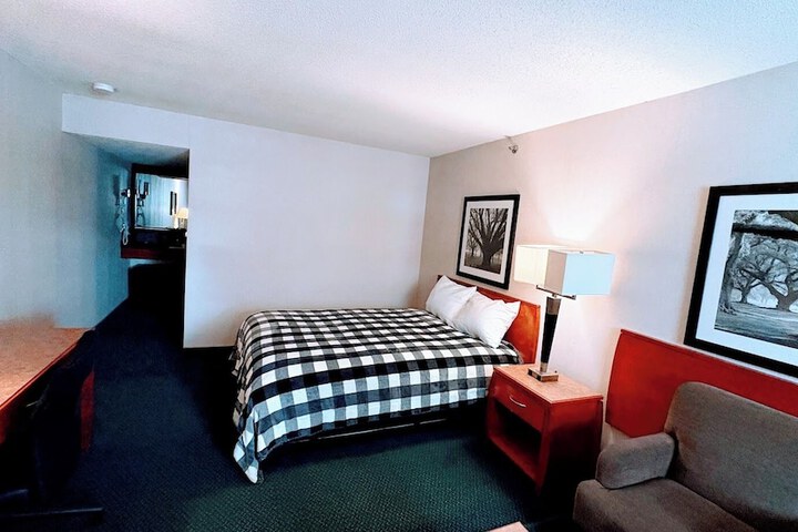 Room 8 of 25