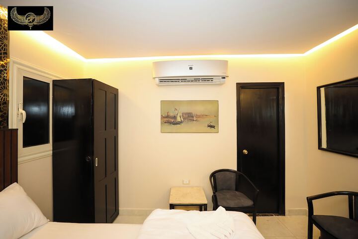 Room 32 of 177