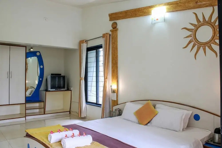 Room 3 of 19