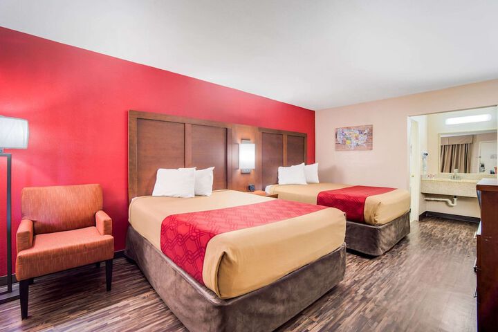 2 Double Beds (11 of 13)