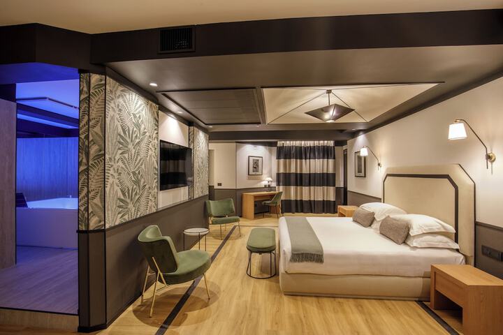 Room 14 of 23