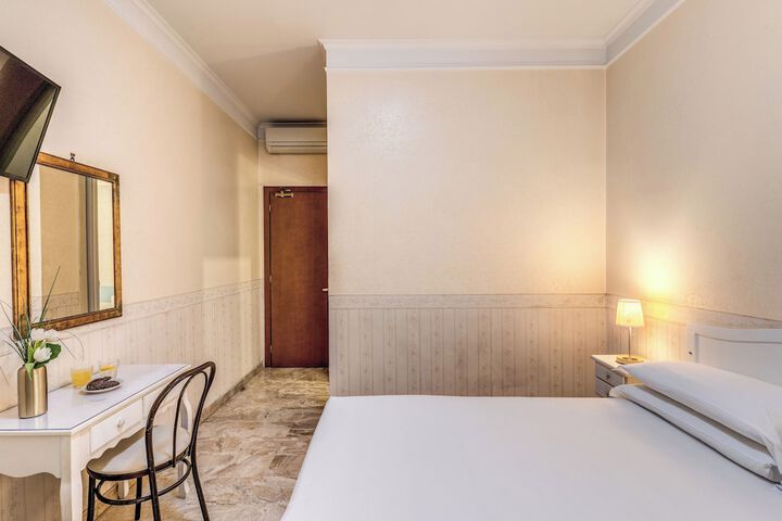 Room 31 of 76