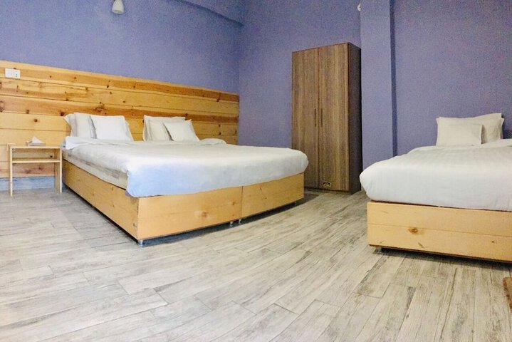 Room 9 of 33