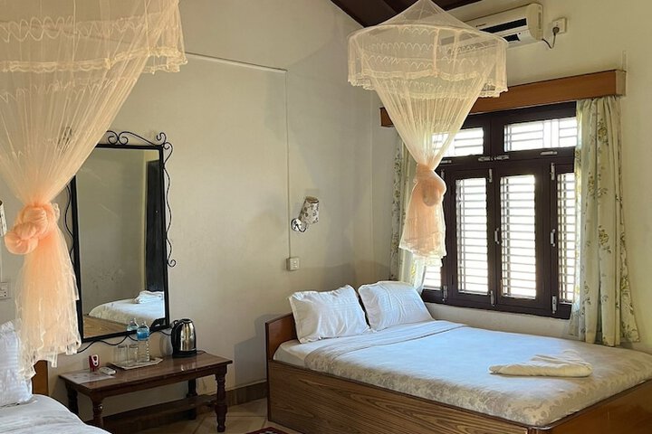 Room 6 of 24