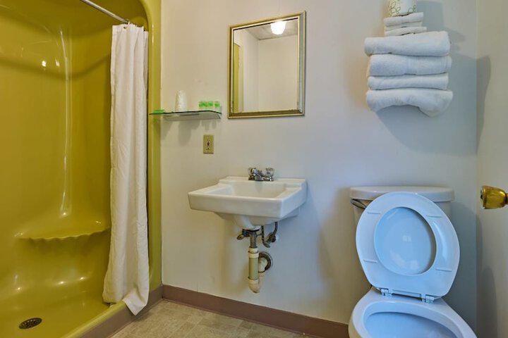 Room 33 of 39