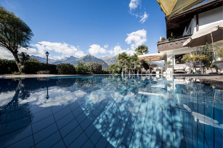 Pool 14 of 44