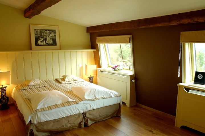 Room 7 of 42