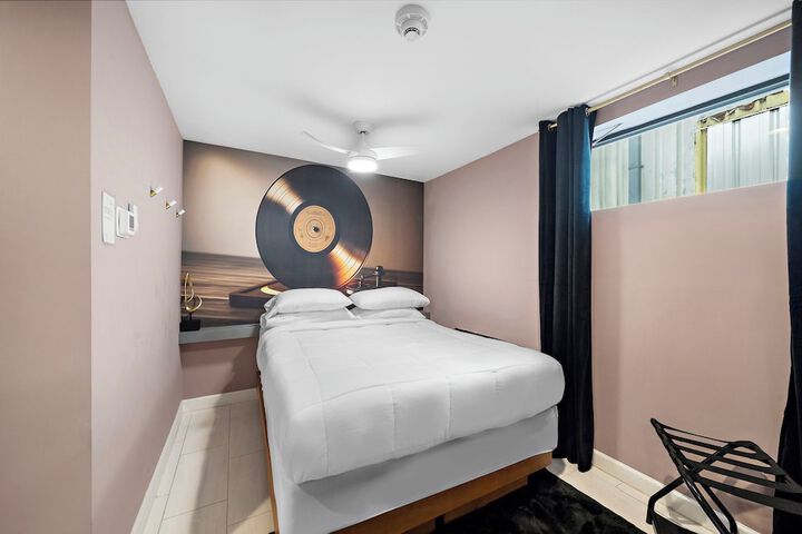Room 15 of 111
