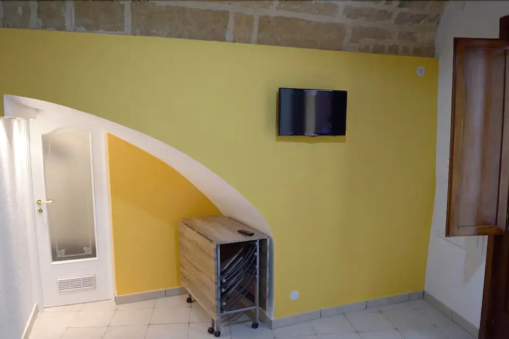Room 9 of 15