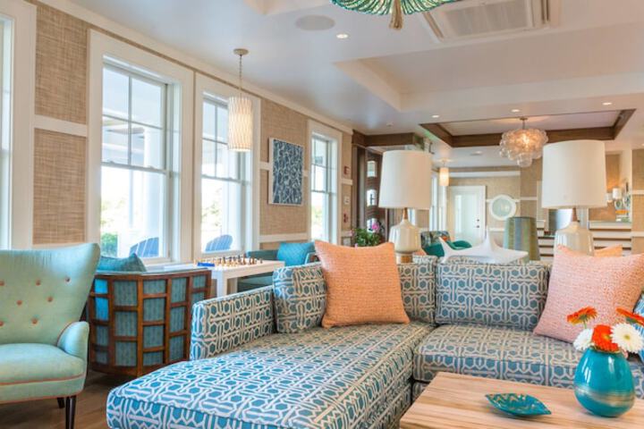 Lobby lounge