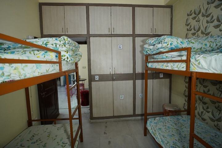 Room 5 of 8