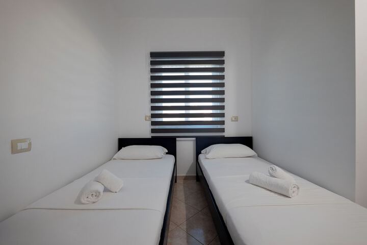 Room 50 of 96