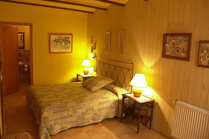 Room 2 of 17