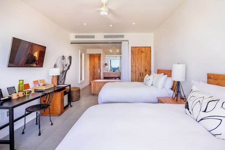 Room 3 of 107