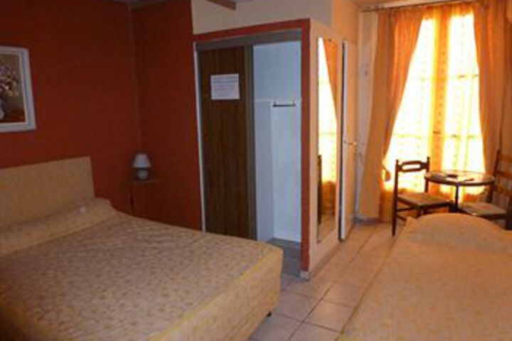 Room 9 of 49