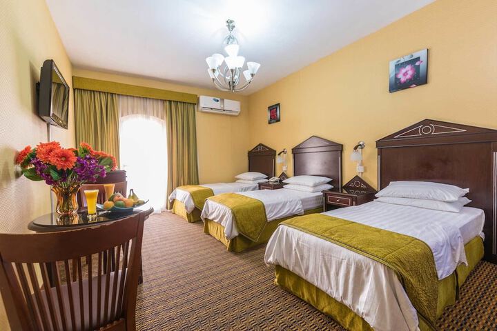 Room 9 of 14