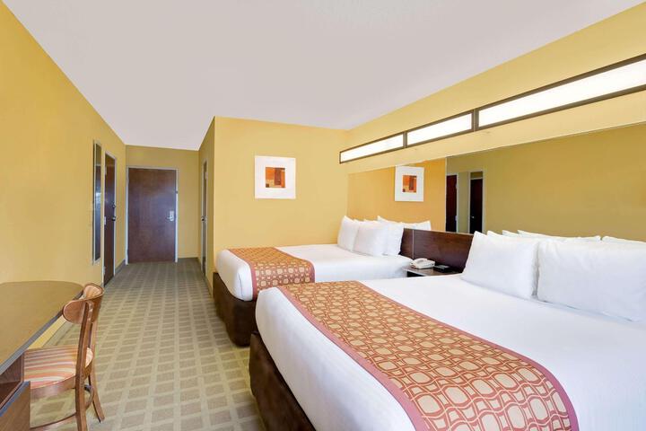 1 Queen Bed (2 of 18)