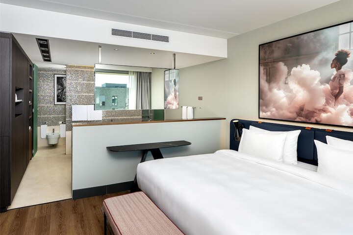 Room 10 of 75