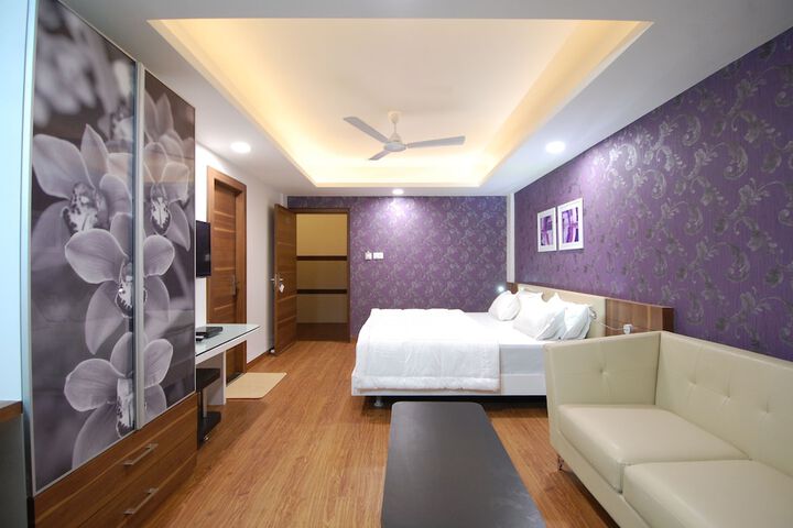 Room 4 of 20