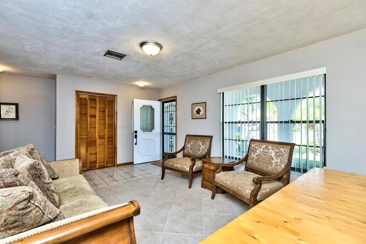 Room 4 of 19