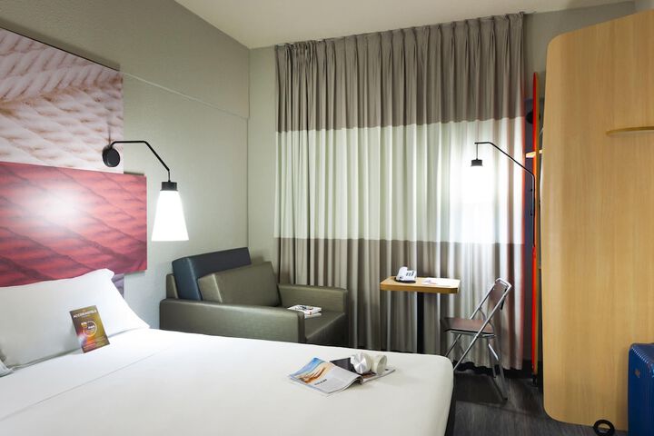 Room 16 of 37