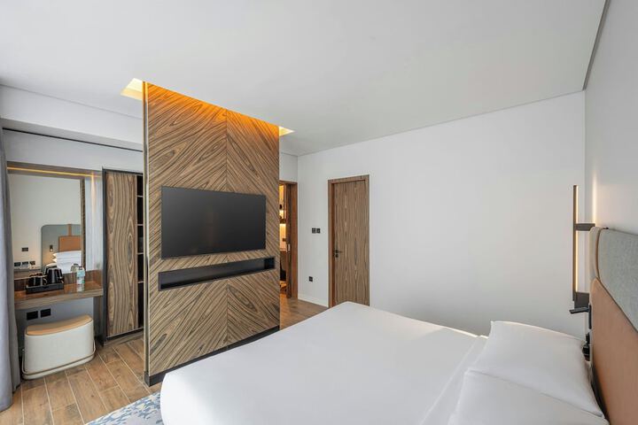 Room 13 of 48